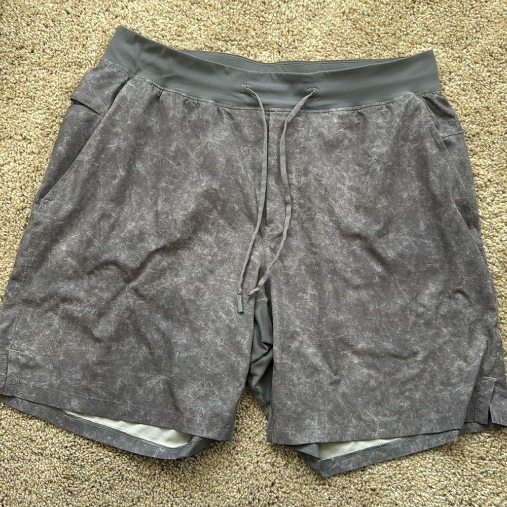 THE Short 7” inseam. Marble grey